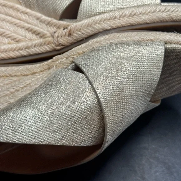 Andrew Geller Gold Fabric Open Toe Slip On 3” Wedge Heel Sandal Women’s Size 8 - Picture 14 of 16